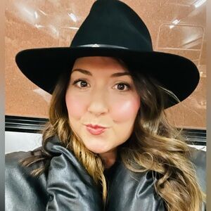 Meet your Posher, Celyna